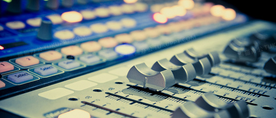 錄音棚背景下的錄音制作：藝術與技術的完美融合